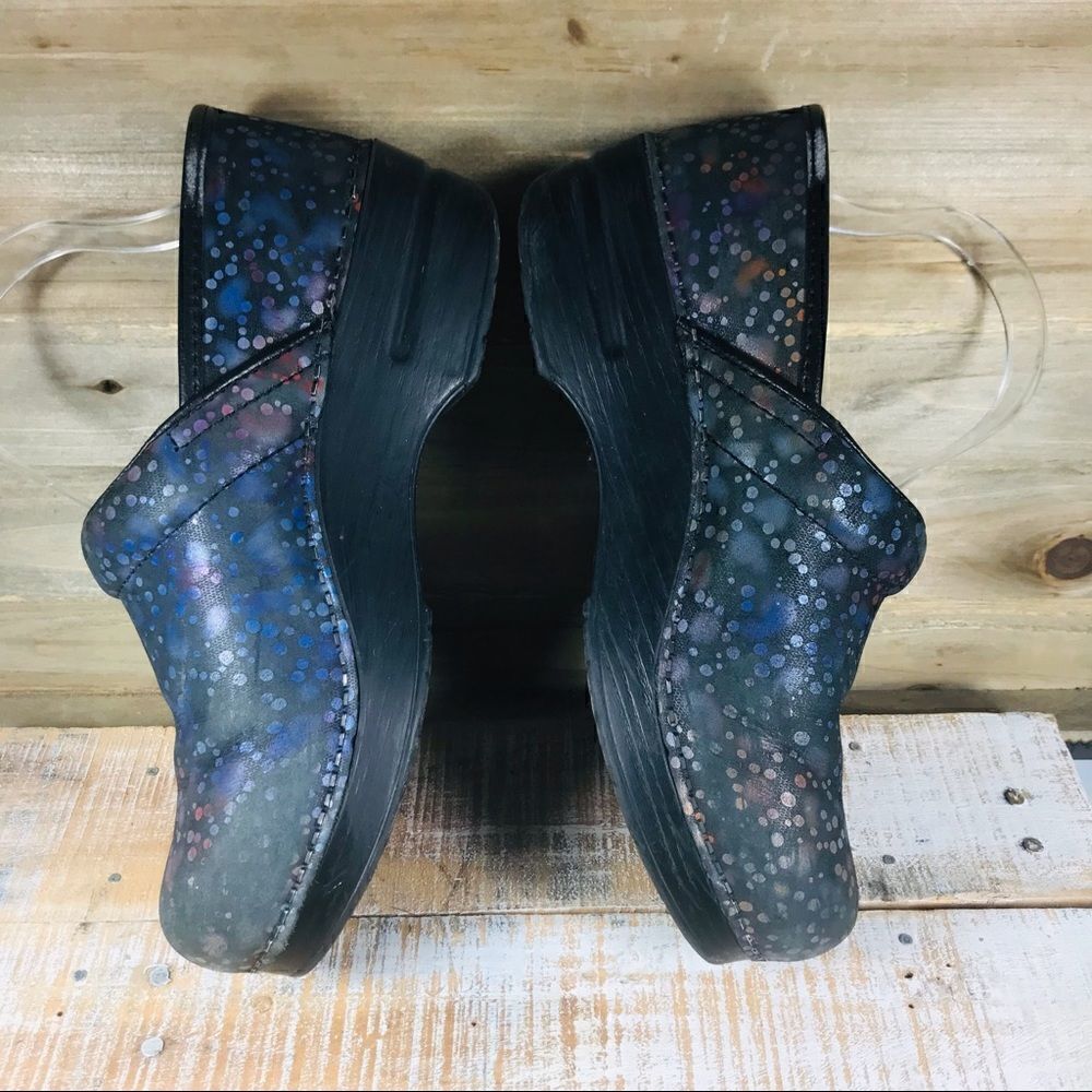 ✅Dansko Multi patterned professional clogs - Picture 6 of 7